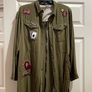 Vizio USA Green button up shirt with patches.  Size Medium